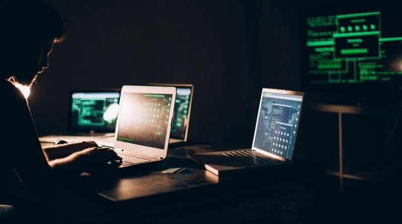 La policia ha detingut 150 sospitosos i ha fet el tancament del mercat il·legal més gran de la Darkweb.